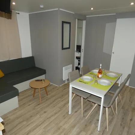 Agricamping Al Grappolo Divino مزرعة للإقامة لاتيزي